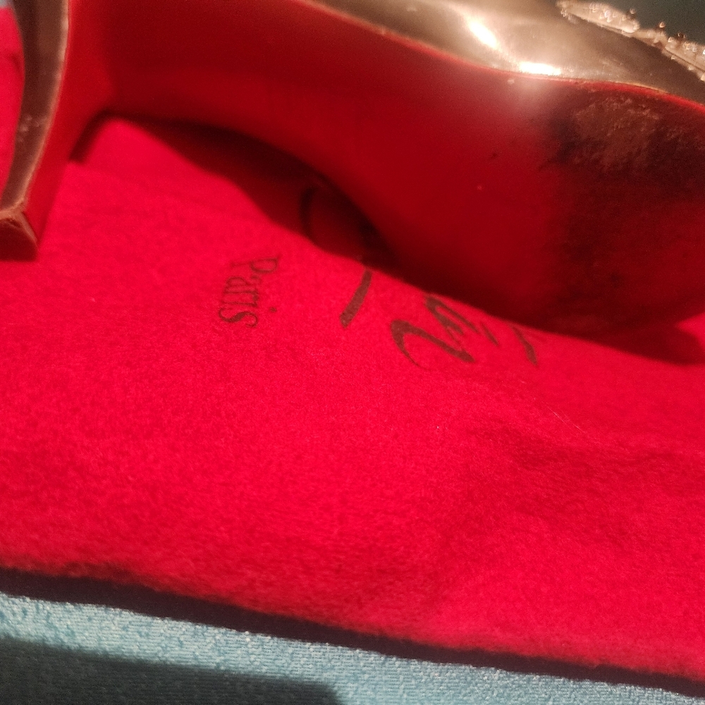 Authentic Christian louboutin bling pump size 38. Dust bag only, no box. - Picture 11 of 14